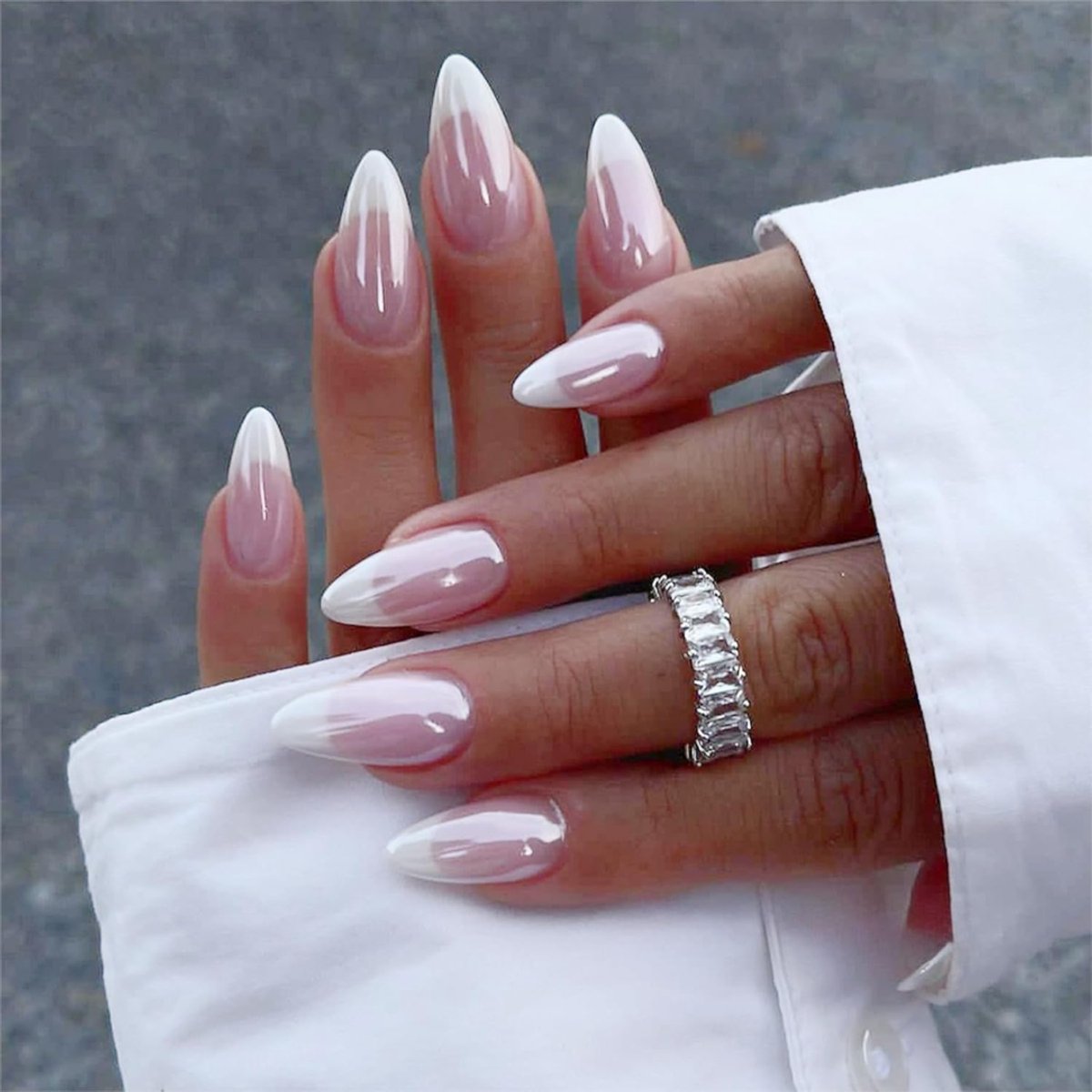 GUAPÀ® Plaknagels Chrome Parelmoer | 24 stuks valse nagels | Press On Nails | Zelfklevende Plaknagels | Nepnagels | Kunstnagels | Compleet plaknagels starterspakket | Nagels stickers | 24 stuks plaknagels French Manicure Holografisch Spiegel Effect