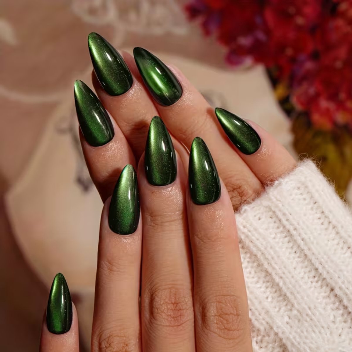 GUAPÀ® Plaknagels Set Compleet | 24 stuks valse nagels | Press On Nails | Zelfklevende Plaknagels | Nepnagels | Kunstnagels | Compleet plaknagels starterspakket | Nagels stickers | Feest Nagels | 24 stuks plaknagels Metallic Groen Cat Eye Nagels