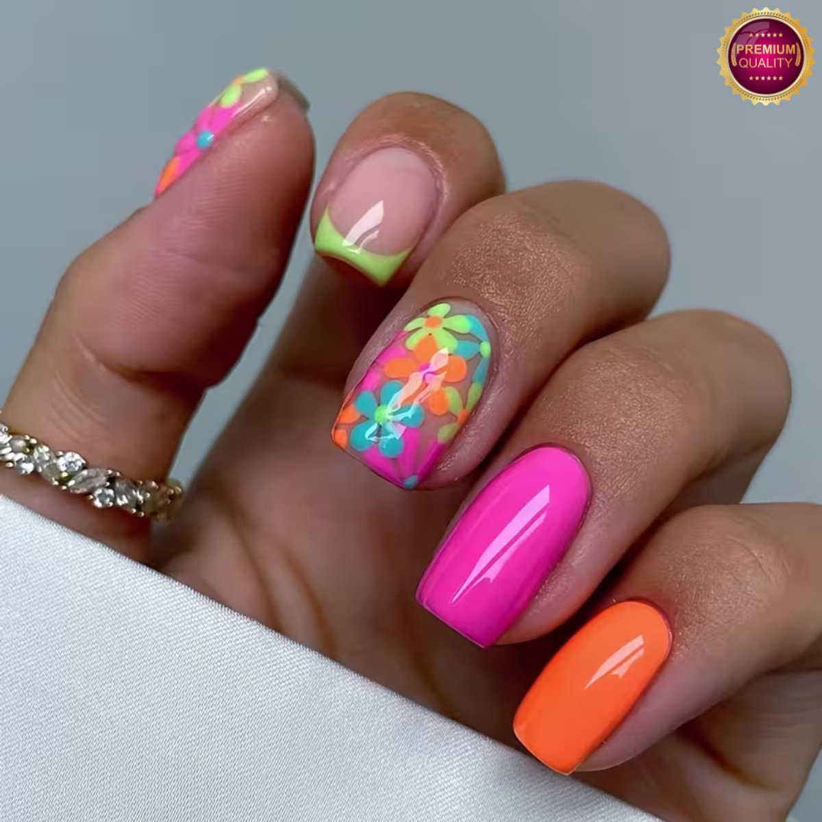 GUAPÀ® Plaknagels Kort French Manicure Bloemetjes Diverse Kleuren - 24 Pcs Nageltips | Kunstnagels | DIY Nails | False Nails | 3D Plaknagels | French Manicure | Plaknagels 24 Stuks Bloemen Versiering